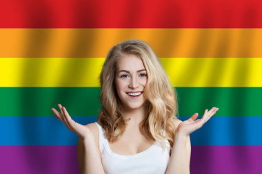 LGBT bayrağı geçmişi olan sürpriz tatlı bir kız.. 