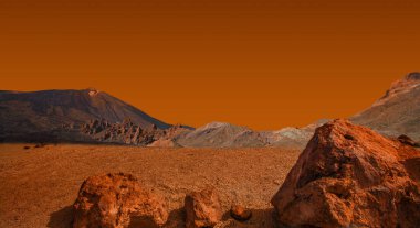 Kızıl çöl manzarası. Kayalık tepeleri, dağları ve kızıl gökyüzü olan gezegen.
