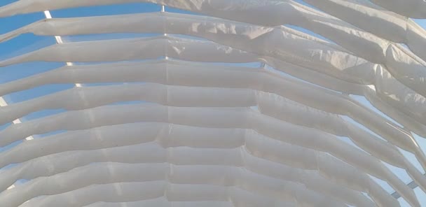 Przezroczysta Biała Kurtyna Tekstylna Przesuwa Się Wiatru Namiotu — Wideo stockowe