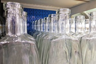 Boş beyaz cam şişeler arka plan