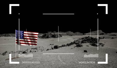 Görüntü tarayıcı görüntüsü üzerinden alan görünümü. Gezegen veya asteroit manzarasının kozmik yüzeyinde ABD bayrağı