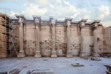 Yunanistan 'ın Atina kentindeki Hadrian kütüphanesinin arkeolojik sahası