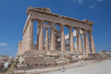 Akropolis, Atina, Yunanistan ve Avrupa tepelerindeki dünyanın en ünlü kalesi.