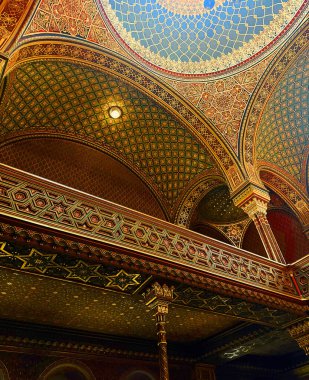 Süslü İspanyol Sinagogu iç mimarisi, Yahudi Müzesi, Prag 'daki Yahudi mahallesi