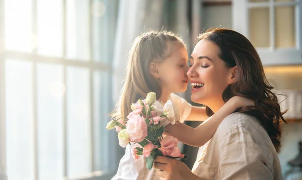 Happy Mother Day Child Daughter Congratulating Her Mother Giving Her — Stock Photo, Image