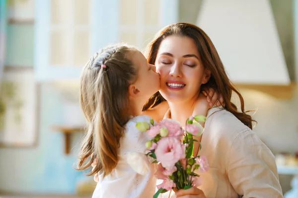 Happy Mother Day Child Daughter Congratulating Her Mother Giving Her — Stock Photo, Image