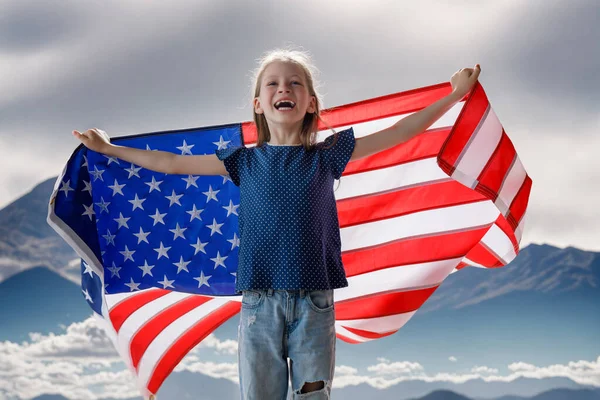 Vacanza Patriottica Ragazzina Felice Ragazzina Carina Con Bandiera Americana Usa — Foto Stock