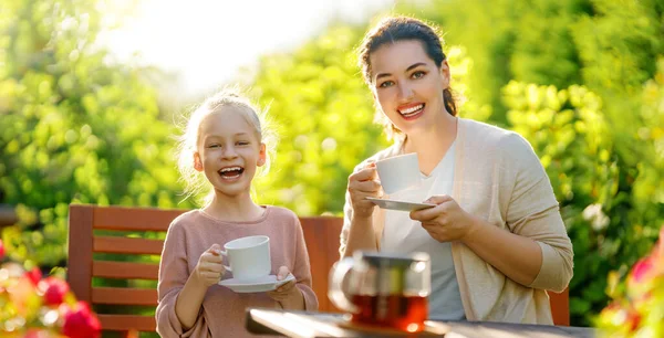 Happy Little Girl Her Mother Drinking Tea Summer Morning Family — Stock Photo, Image