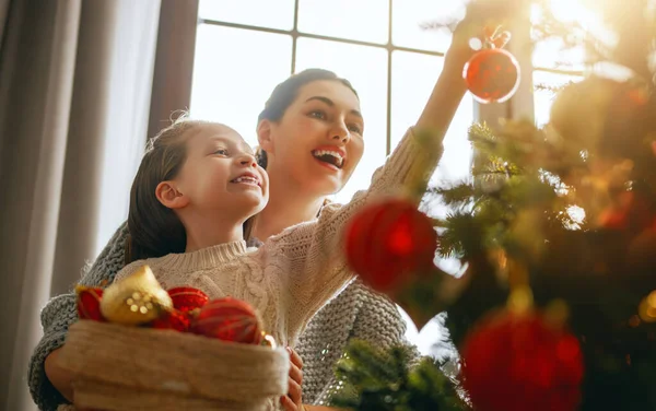 Buon Natale Buone Feste Mamma Figlia Vicino All Albero Chiuso — Foto Stock