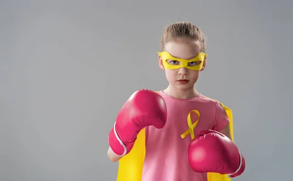 Ребенок Боксёрских Перчатках Жёлтой Лентой Символ Борьбы Раком Повышение Уровня — стоковое фото