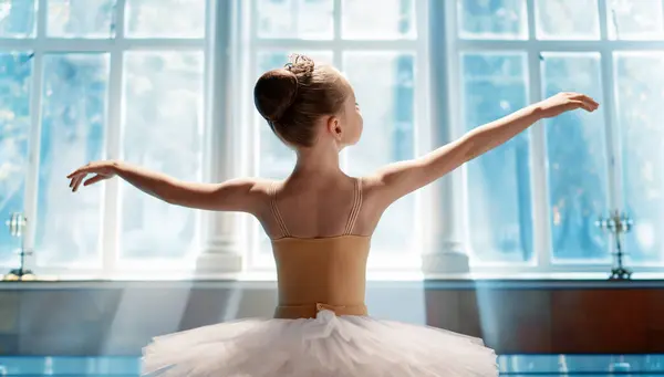 Menina Bonito Sonhando Tornar Uma Bailarina Menina Tutu Dançando Sala Imagem De Stock