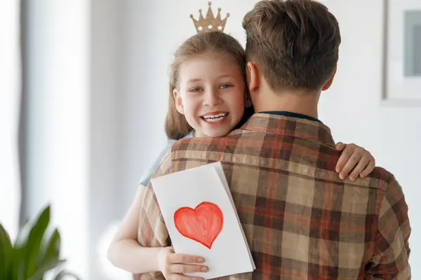 Child Daughter Congratulating Her Father Giving Him Postcard Dad Girl — Stock Photo, Image