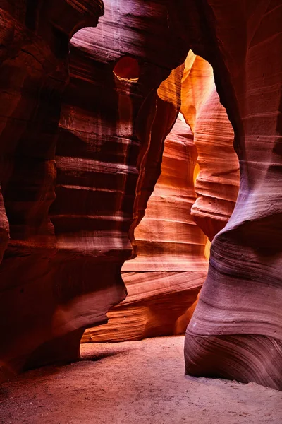 美国亚利桑那州上羚羊峡谷岩层的熊形轮廓 — 图库照片