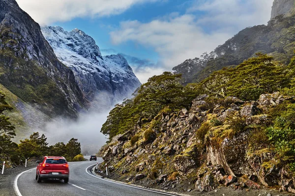 Paesaggio Montano Strada Fiordland Tra Grandi Montagne Nuova Zelanda — Foto Stock