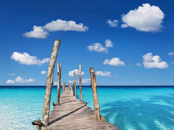 Drewniane Molo Tropikalnej Wyspie Czyste Morze Błękitne Niebo — Zdjęcie stockowe