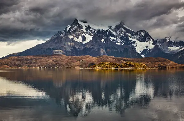 Torres Del Paine National Park Jezioro Pehoe Cuernos Góry Patagonia Obrazy Stockowe bez tantiem