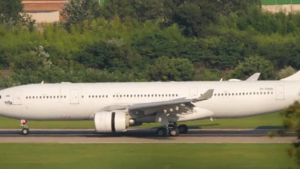Sochi Russia August 2022 Airbus A330 Της Fly Πέδησης Μετά — Αρχείο Βίντεο