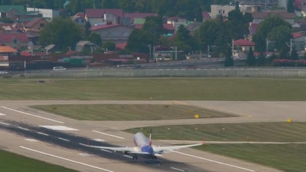 Sochi Russia August 2022 Long Shot Rear View Boeing 737 — Stockvideo