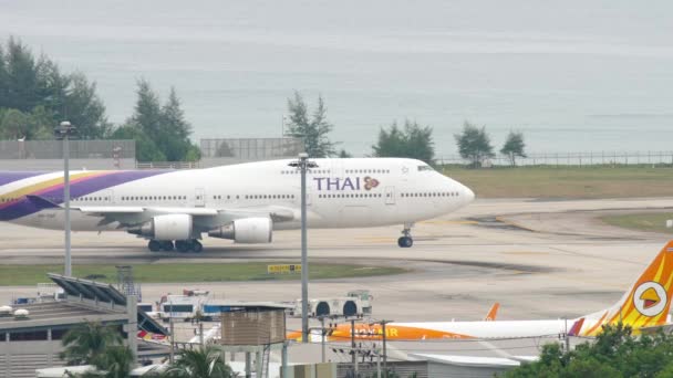 Phuket Thailand November 2017 Boeing 747 4D7 Tgf Thai Airways — Stock video