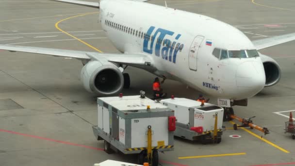Moscow Russian Federation October 2022 Boeing 737 Utair Apron Terminal — Video