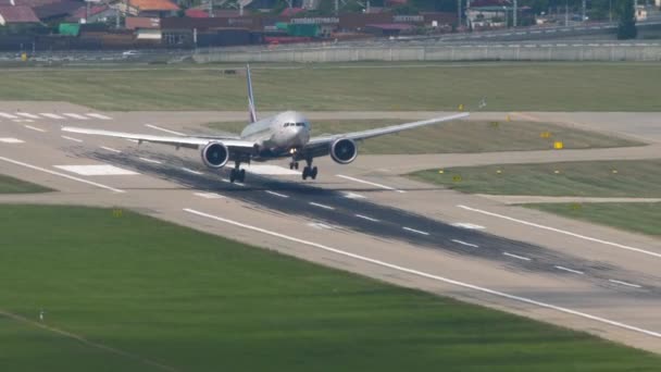 Sochi Russia August 2022 Boeing 777 Aeroflot Landing Touchdown Braking — Video