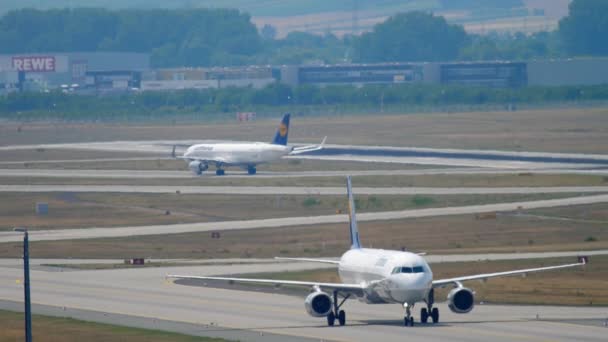 Frankfurt Main Germany July 2017 Jet Plane Lufthansa Taxiing Frankfurt — Videoclip de stoc