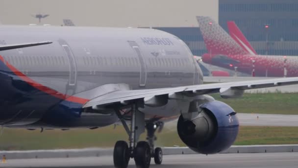 Moscow Russian Federation July 2021 Airplane Aeroflot Taxiing Sheremetyevo Airport — Video