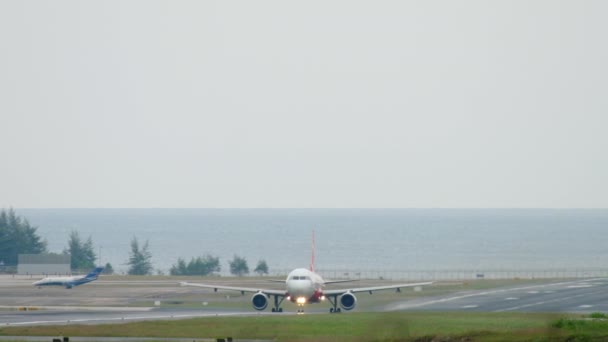 Phuket Thailand November 2017 Airbus A320 Airasia Takeoff Phuket Airport — Stockvideo