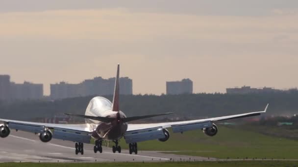 Moscow Venäjä Federation Syyskuu 2020 Boeing 747 Rossiya Airlines Laskeutuminen — kuvapankkivideo