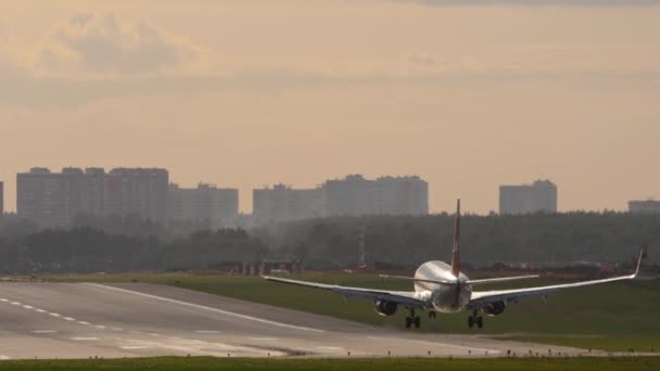 Cinematic Footage Jet Plane Landing Touching Runway Braking Tourism Travel — kuvapankkivideo