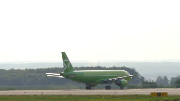 Kazan Russia August 2022 Airbus A320 Flyselskaper Tar Kazan Lufthavn – stockvideo
