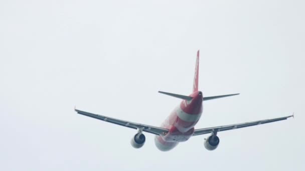 Phuket Thailand November 2017 Літак Airasia Летить Після Зльоту Аеропорту — стокове відео
