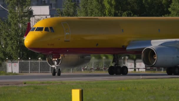 Novosibirsk Russian Federation Juny 2022 Cargo Plane Tupolev Aviastar Taxiing — Vídeo de Stock