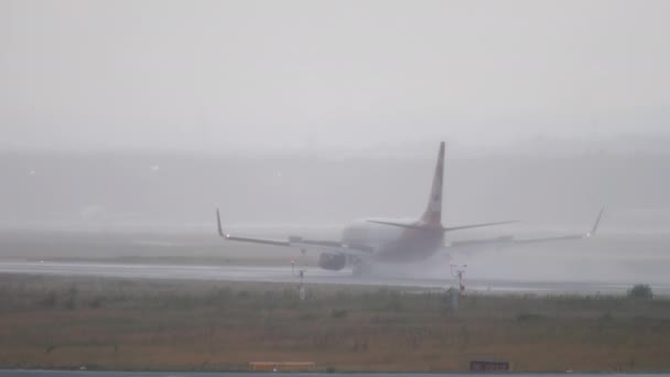Frankfurt Main Germany July 2017 Poor Visibility Airfield Bad Weather — Vídeo de stock