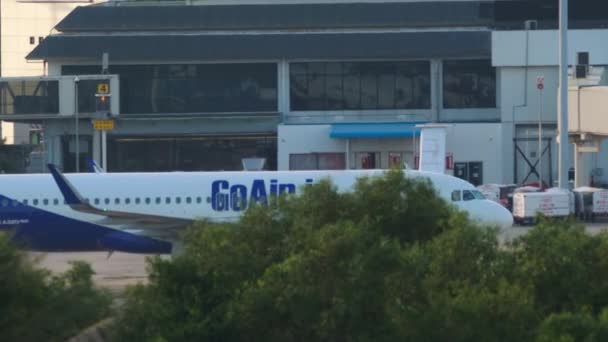 Phuket Thailand November 2019 Side View Airbus A320 Goair Taxiing — Vídeo de stock