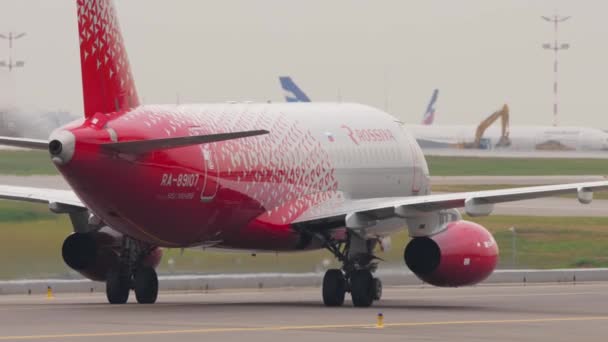 Moscow Russian Federation July 2021 Airplane Rossiya Taxiing Sheremetyevo Airport — Stock Video