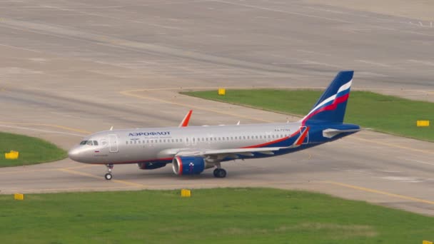 Sochi Russia August 2022 Airbus A320 73765 Aeroflot Riding Taxiway — Wideo stockowe