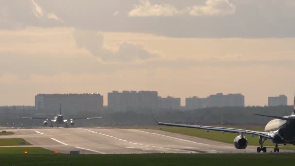 View Runway Braking Landing Takeoff Next Aircraft — 비디오