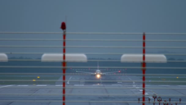 View Illuminated Runway Early Morning Plane Start Tourism Air Travel — Video Stock