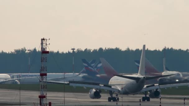 Moscow Russian Federation July 2021 Airplane Braking Landing Sheremetyevo Airport — Wideo stockowe