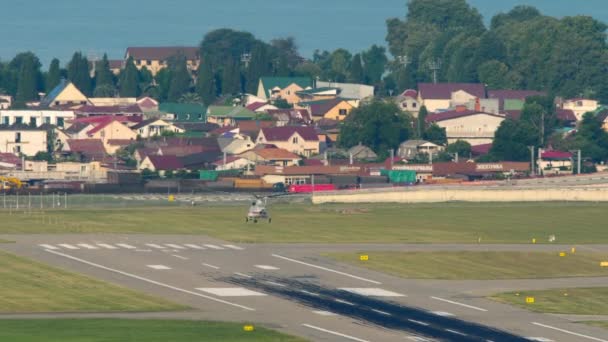 Unrecognizable Helicopter Takeoff Climb Rear View Long Shot — Stok video