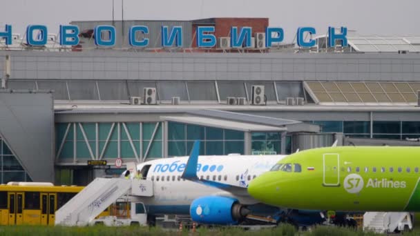 Новосибирск Российская Федерация Июля 2022 Года Airbus A320 271N 73425 — стоковое видео
