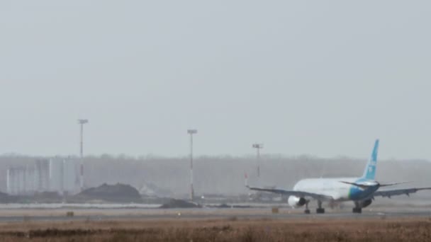 Новосибирск Российская Федерация Октября 2021 Года Boeing 757 Авиастар Совершил — стоковое видео
