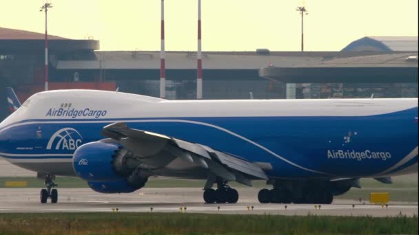 Moscow Russian Federation July 2021 Freight Carrier Airbridgecargo Taxiing Sheremetyevo — Stockvideo