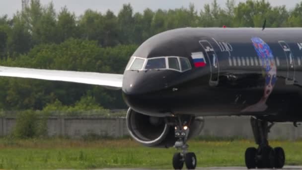 Novosibirsk Russian Federation July 2022 Azur Air的客机 与Lujo Art Joy — 图库视频影像