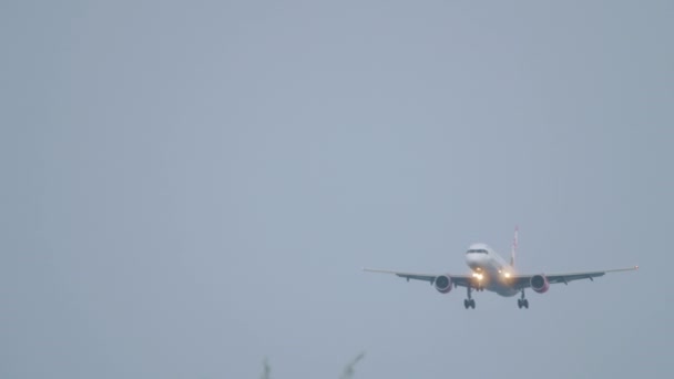Пюкет Таиланд Ноября 2019 Года Боинг 757 Sunday Airlines Приближается — стоковое видео