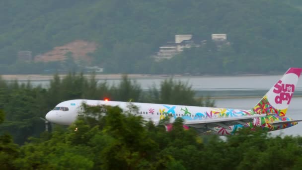 Phuket Thailand November 2019 Boeing 757 21B B5702 Sunday Airlines — Stockvideo