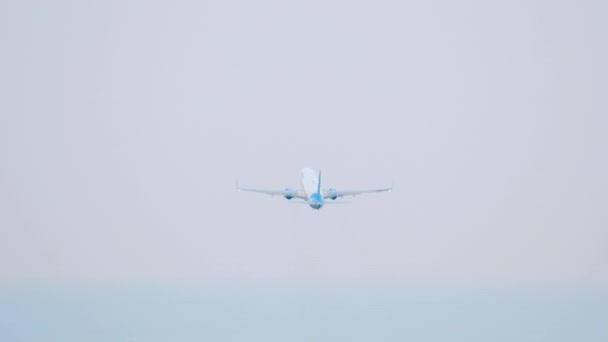Aircraft Ascend Clouds Unrecognizable Airliner Climb Takeoff Rear View Long — Vídeo de Stock