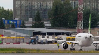 NOVOSIBIRSK, RUSSIAN FEDERATION - JULY 15, 2022: Airbus A320 Airlines S7 Airlines turns on the taxiway, Tolmachevo airport, medium shot