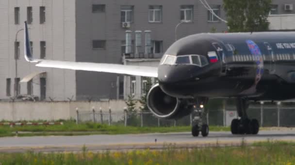 Novosibirsk Ρωσικη Ομοσπονδια Ιουλιου 2022 Επιβατικό Αεροπλάνο Της Azur Air — Αρχείο Βίντεο